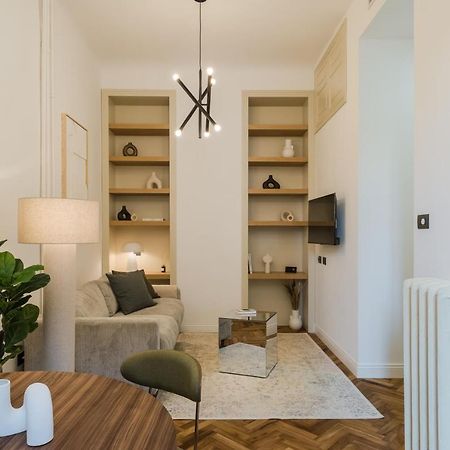 Casa Unica Milano - Elegant Apartment With Balcony - Centrale 1 Ngoại thất bức ảnh
