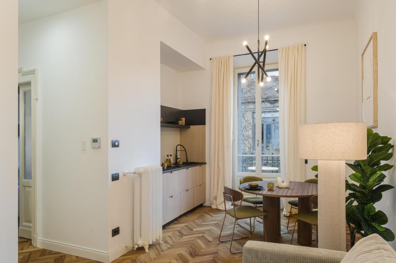 Casa Unica Milano - Elegant Apartment With Balcony - Centrale 1 Ngoại thất bức ảnh