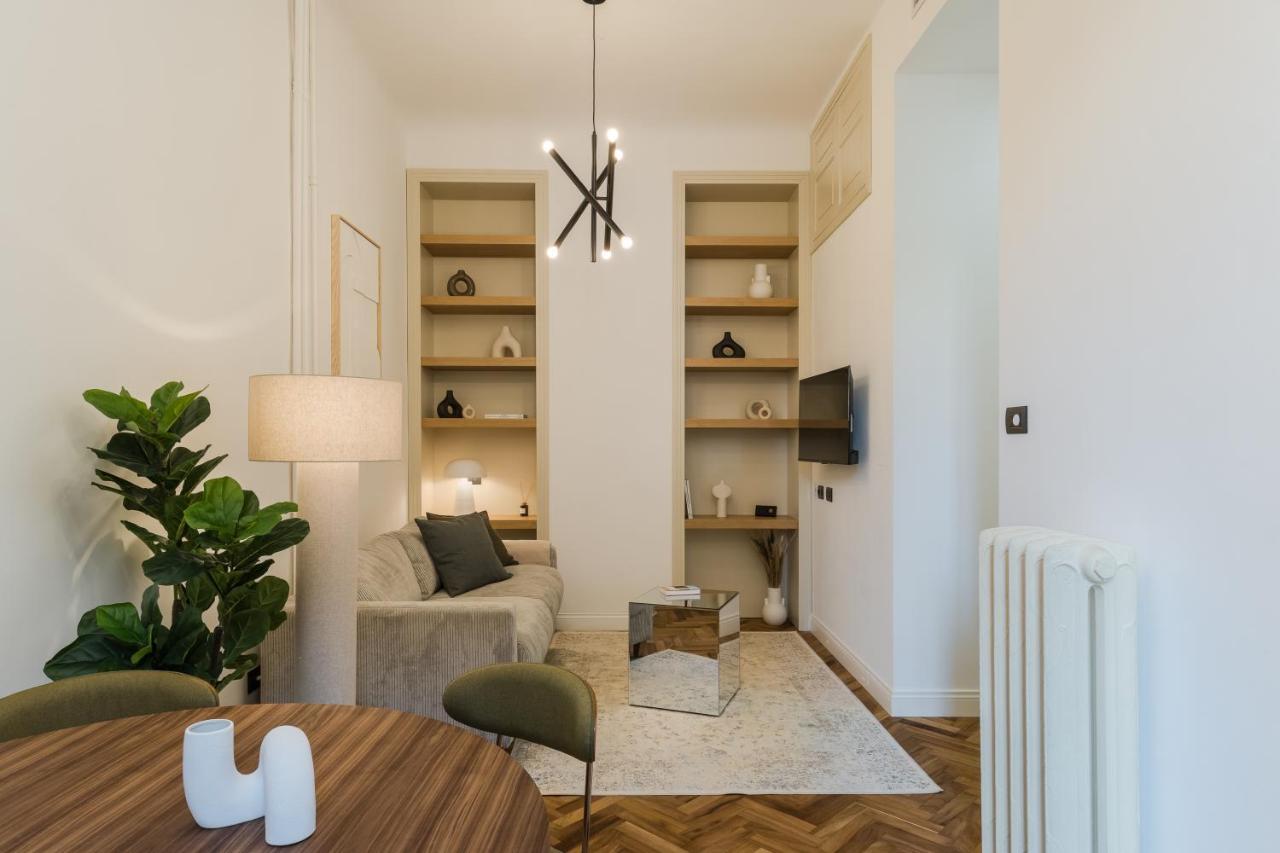 Casa Unica Milano - Elegant Apartment With Balcony - Centrale 1 Ngoại thất bức ảnh