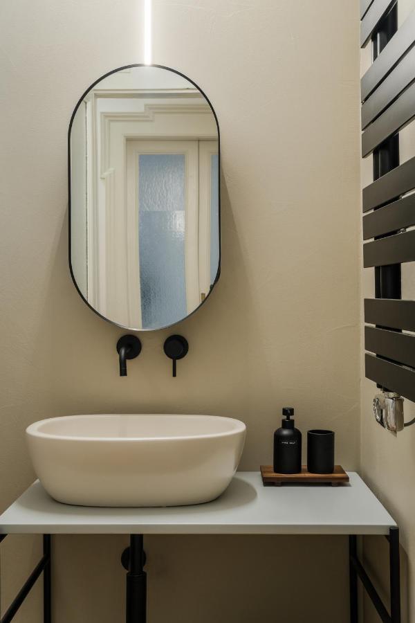 Casa Unica Milano - Elegant Apartment With Balcony - Centrale 1 Ngoại thất bức ảnh