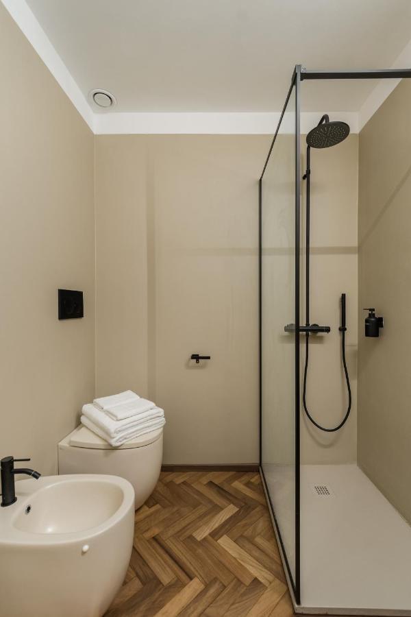 Casa Unica Milano - Elegant Apartment With Balcony - Centrale 1 Ngoại thất bức ảnh