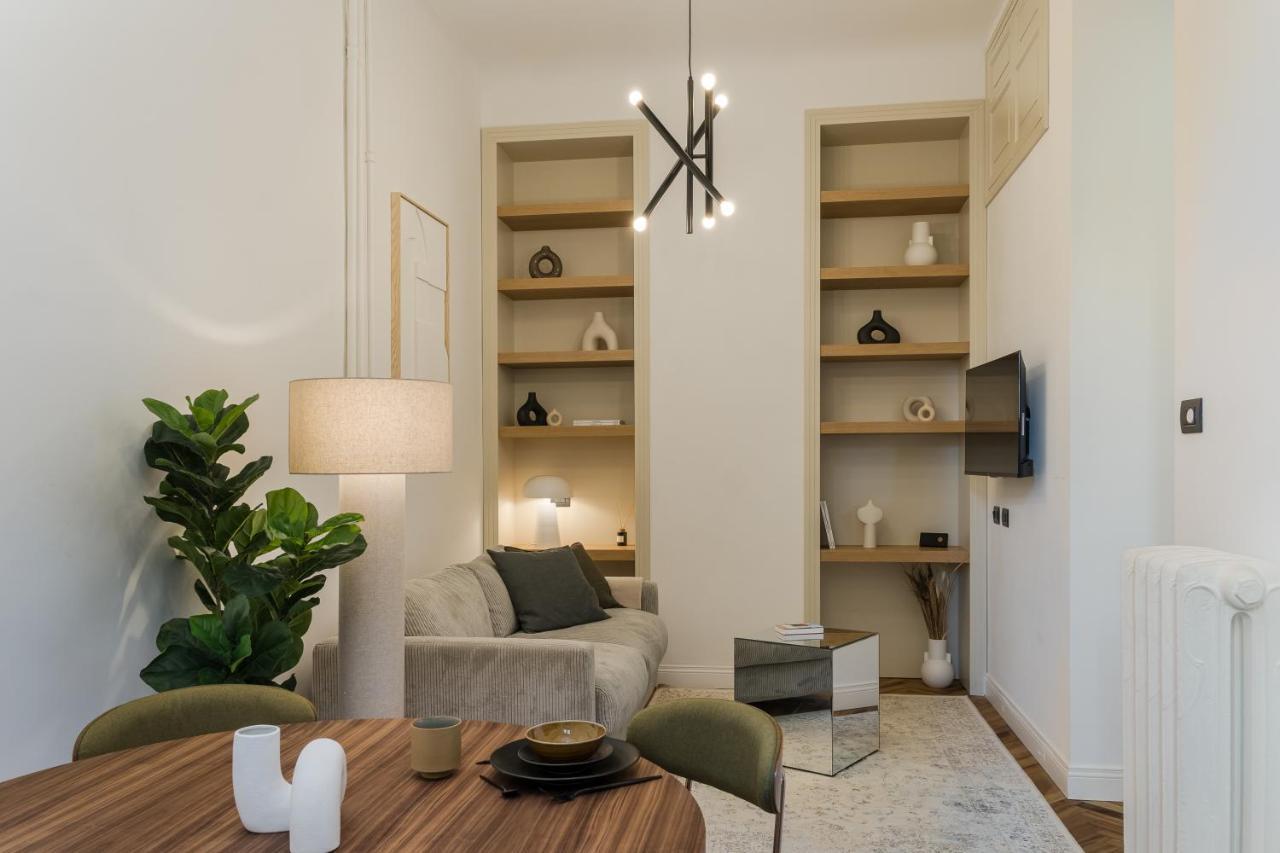 Casa Unica Milano - Elegant Apartment With Balcony - Centrale 1 Ngoại thất bức ảnh